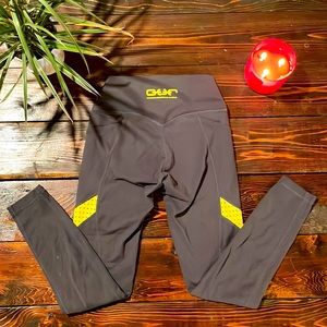 Curves N Combatboots OUR Leggings Size Small